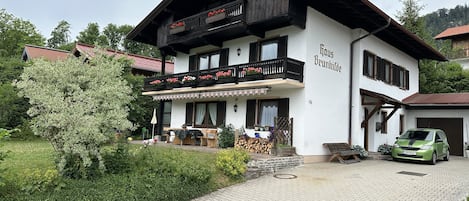 2-Raum-Ferienwohnung, 47m², Dusche/WC, Balkon und Küche extra-Haus Brunhilde