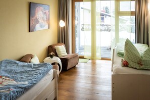 Artesana - Ferienwohnung 75 m² mit Terrasse und Bergblick-Zweites Schlafzimmer im Artesana