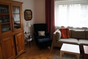 Ferienwohnung Ludwig Thoma mit 2 Schlafzimmern und Balkon, 65qm-Wohnzimmer