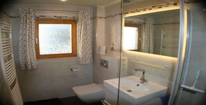 Ferienwohnung 2, 36qm, mit separatem Schlafzimmer, Dusche/WC, Balkon-Bad