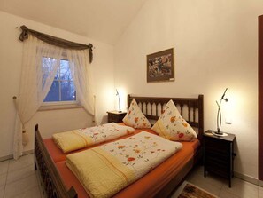 Ferienwohnung Nr. 2 - Bergblick, 39 qm Obergeschoss, 1 separates Schlafzimmer-Schlafzimmer