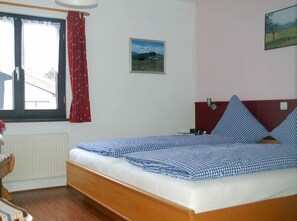 Ferienwohnung Anemone für 2 Personen mit Balkon, Schlafzimmer, Küche, 46 qm-Schlafzimmer