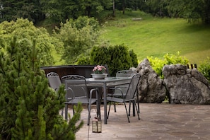 Ferienwohnung Wiesentraum, für 1-2 Personen-Terrasse für das gemütliche Frühstück in der Natur
