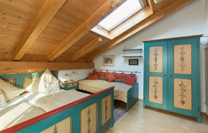 Ferienwohnung Zellerhorn, separates Schlafzimmer und West-Balkon, 70 qm-Schlafzimmer