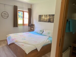 Familienzimmer 70qm, Balkon, 2 Zimmer, Dusche, WC und Wohnküche, WLAN, bis 5 P.-Familienzimmer ,Schlafzimmer 2