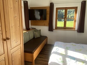 Familienzimmer 70qm, Balkon, 2 Zimmer, Dusche, WC und Wohnküche, WLAN, bis 5 P.-Familienzimmer,Schlafzimmer 1