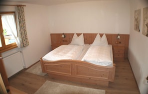 Ferienwohnung 1, 36qm, mit separatem Schlafzimmer, Dusche/WC, Balkon-Schlafzimmer