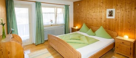 Ferienwohnung 6, 68qm, Balkon, Küche, 2 Schlafzimmer, 1 Wohnzimmer, max 4 Pers.-Schlafzimmer