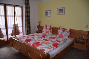 Ferienwohnung Nr. 2, 2 bis 4 Personen, 60 qm, 2 Schlafzimmer, Balkon-Schlafzimmer