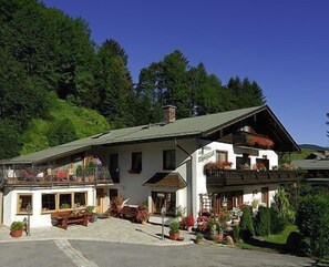 Gästehaus am Alpenpark (DE Schönau am Königssee) - Hagedorn Karola - 37350-Sommeransicht Gästehaus Alpenpark