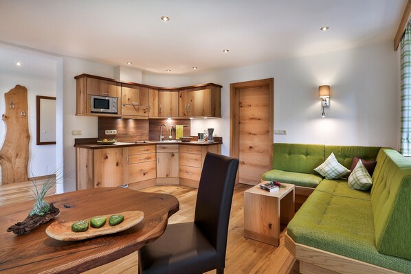 Halsalm - 2-Zimmer Ferienwohnung, 2 Personen, 50 qm, Balkon, Küche-FeWo Halsalm - Wohnküche
