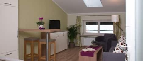 Ferienwohnung 8 Chiemsee, 2 Schlafzimmer, TV, 4 Sterne, 6 Pers.-Wohnraum