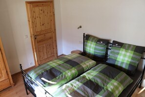 Komfortable Ferienwohnung, 85 qm, 2 sep. Schlafzimmer und Küche-1.Schlafzimmer