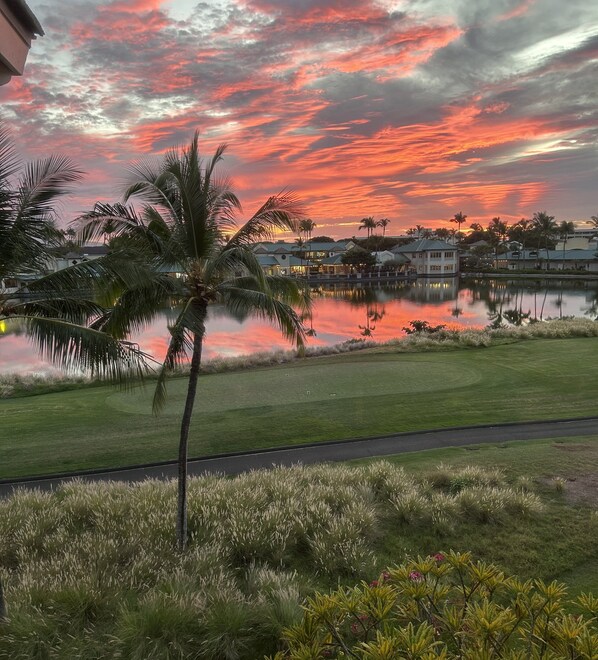 Enjoy fab sunsets from Fairway Villas Waikoloa N33