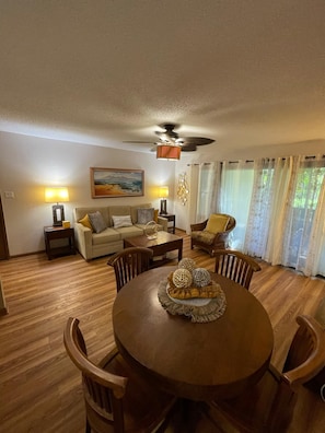 Gorgeous open concept living/dining overlooking lanai. Queen sleeper sofa