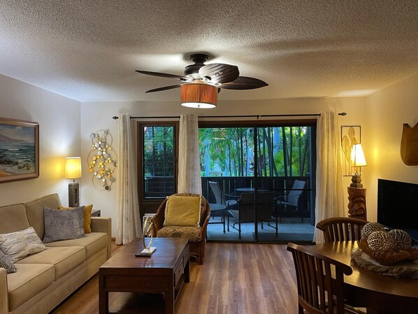 Gorgeous open concept living/dining overlooking lanai. Queen sleeper sofa