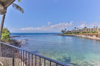 Oceanfront townhome sleeps 6! Honokeana Cove #101