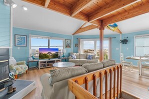 Surf or Sound Realty - 849 - The Scruffy Pelican - Great Room -3