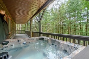 Hot Tub on Lower Deck