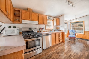 Fully upgraded kitchen with stainless steel appliances, pots and pans!