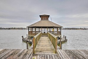 Shared Amenities | Boat Dock | Boat Parking Available