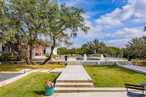 Backyard Luxury- Walker Luxury Vacation Rentals