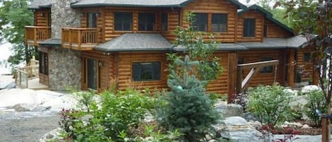 View of cottage from driveway