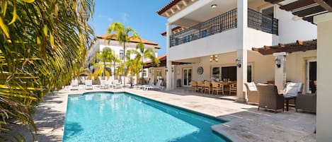 Splendid Private Pool of the Villa in Aruba - Dive into refreshing poolside escape - Immerse yourself in the cool elegance of our pool - Experience ultimate relaxation in our poolside paradise