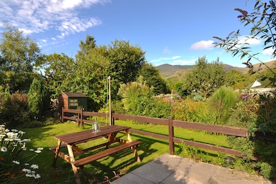 CENTRAL LAKE DISTRICT HOUSE WITH MOUNTAIN VIEWS FROM GARDEN, Super Fast WiFi 