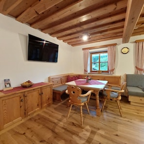 Ferienwohnung Watzmann für 2-4 Pers., 50 m², 1 SZ, 1 Ki-Zi, Wohnküche, Balkon-Fewo Watzmann - Wohnküche