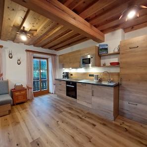 Ferienwohnung Watzmann für 2-4 Pers., 50 m², 1 SZ, 1 Ki-Zi, Wohnküche, Balkon-Fewo Watzmann - Küche