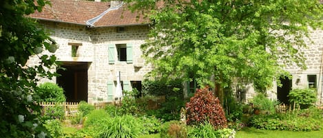 La ferme, côté jardin
