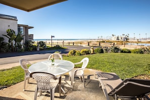 Oceanview - Panoramic views of the ocean, river, harbor, and mountains from your own grassy patio!