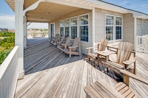 Surf-or-Sound-Realty-Sounds-Good-2-Me-823-Deck