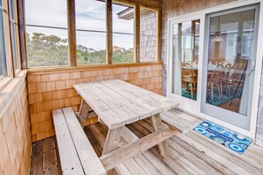 Surf-or-Sound-Realty-The-Big-Sun-845-Screened-Porch