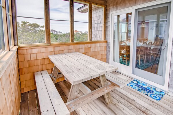 Surf-or-Sound-Realty-The-Big-Sun-845-Screened-Porch