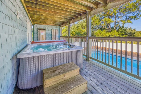 Surf or Sound Realty - 713 - Jake's Wake - Hot Tub