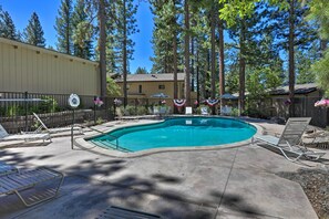 Community Amenities | Seasonal Outdoor Pool