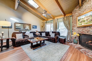 Living Area | Portable A/C Unit | Gas Fireplace | Flat-Screen DirecTV