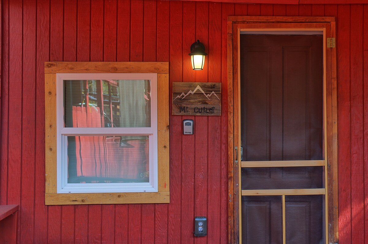 Remodeled Creekside Suite in Downtown Manitou Springs Lic#9244