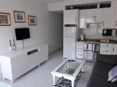 1 bedroom apartment with WI-FI and air conditioning, 100 m. all the way to the beach