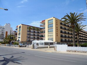 Façade