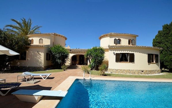 Front view of the house from the pool, a lot of space to relax