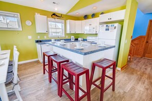 Surf-or-Sound-Realty-Family-Time-546-Kitchen-2