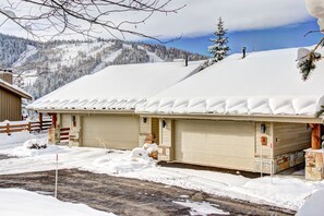 Twin-Pines-Exterior-Winter