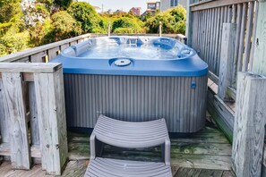 surf-or-sound-realty-bucneer-850-hot-tub