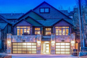 607-deer-valley-exterior-evening