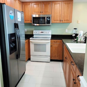 Fully Stocked Kitchen!