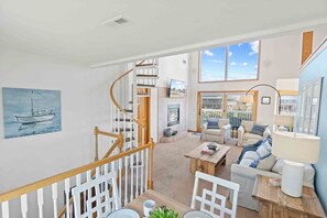 Surf-or-Sound-Realty-638-The-Hatteras-House-Great room 1