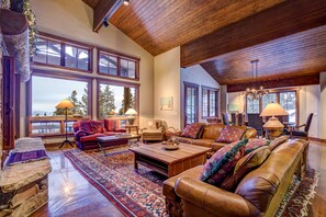 7650-sterling-drive-living-room-1-Edit